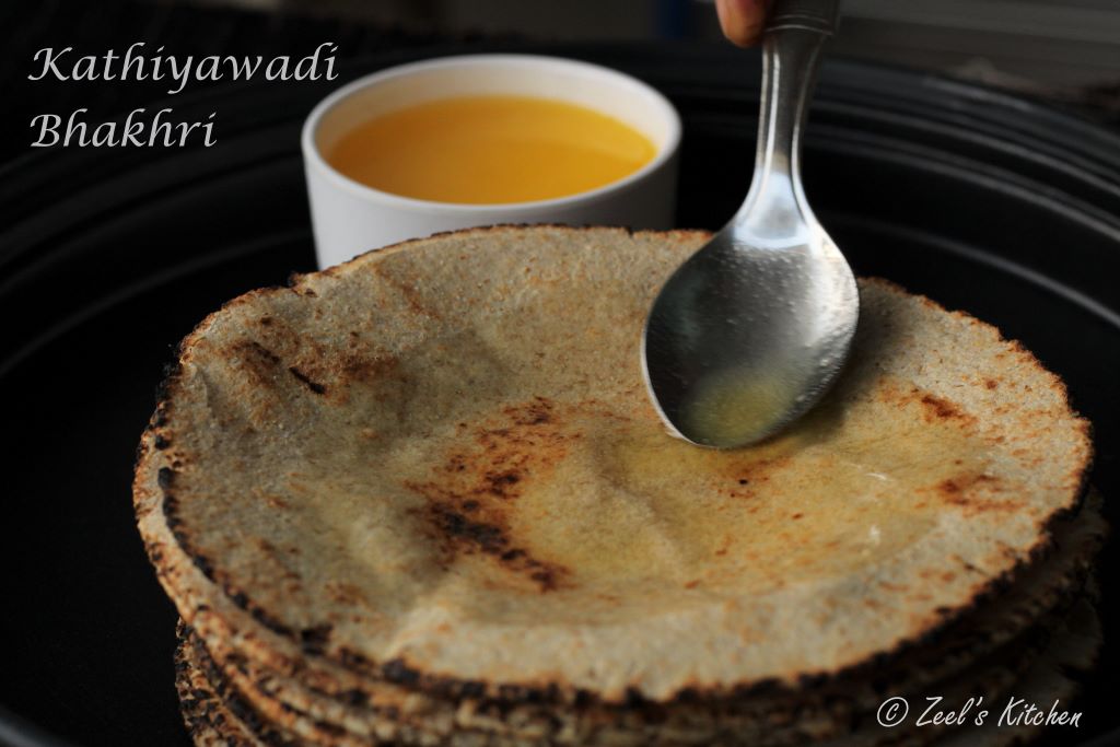 Kathiyawadi Bhakhri | Gujarati Bhakhri Recipe | Indian Wheat Flatbread